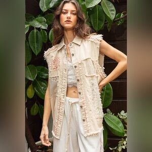 NWT POL Cream Lace Detail Vest SIZE SMALL (fits upto xl)